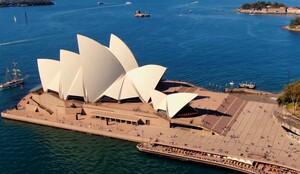 Tiptop Transport Solutions Pic 2 - In Sydney 0ne of the beautiful site we look at is Sydneys opera house and our tiptop maxi ready to board you to opera house by 24X7