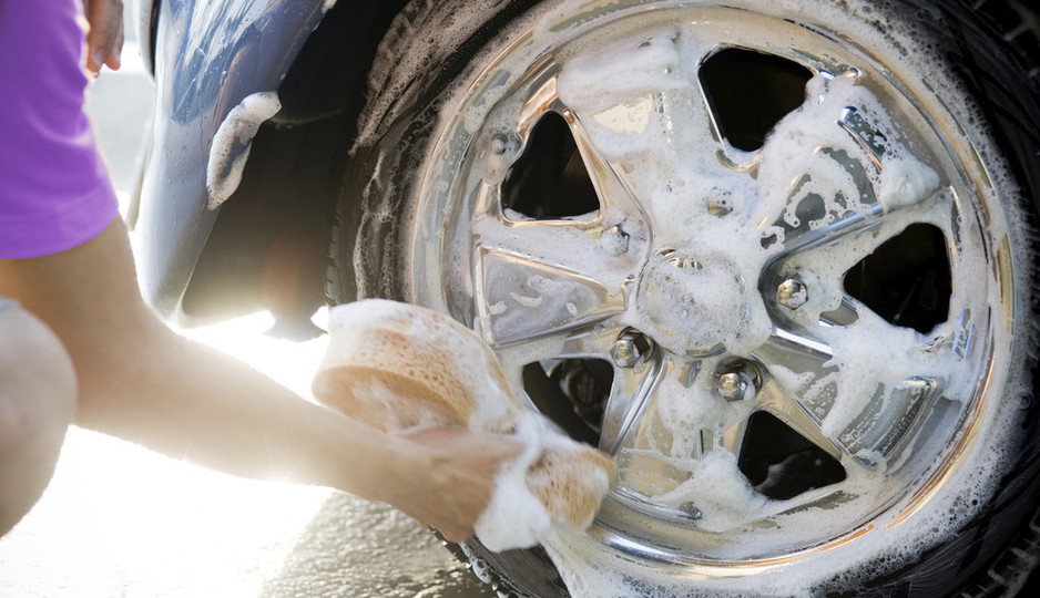 EXPRESS CAR CLEANING - ROCKHAMPTON Pic 1