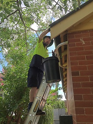 Master-vac gutter Cleaning Service Pic 3 - cleaning gutters