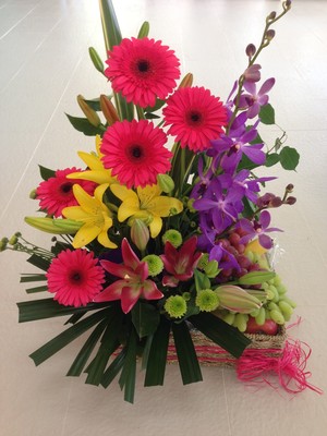 Scents of Style Florist Pic 3 - Fruit and Flower Basket