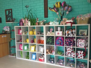 Scents of Style Florist Pic 4 - Swing Homewares and Kids party packs School bags Balloons and teddys and Baby Hampers