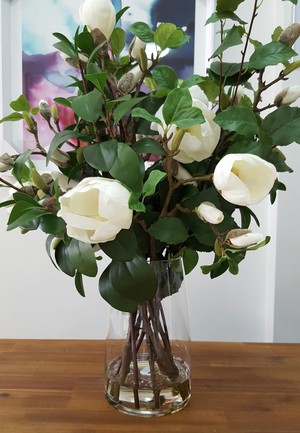 Luxe on Lindsay Pic 2 - Now stock beautiful flower arrangements always beautiful and no water required