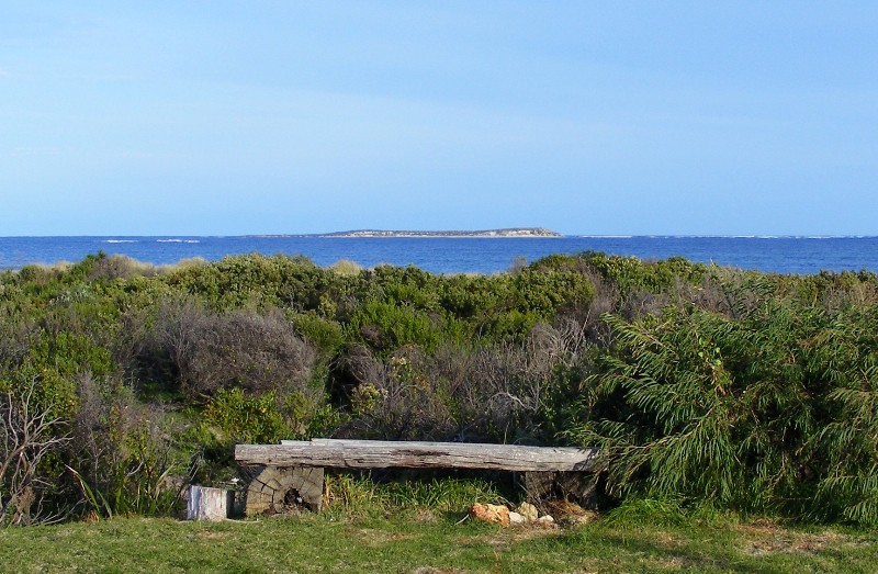 Sheerwater Windy Harbour Pic 1 - Sit at the table and enjoy the view