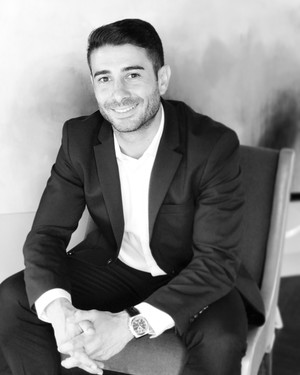 Black And White Finance Pic 2 - Peter Vassilis Black and White Finance Managing Director