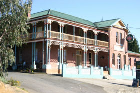 Cygnet Caravan Park Pic 1 - Cygnet Hotel front of hotel