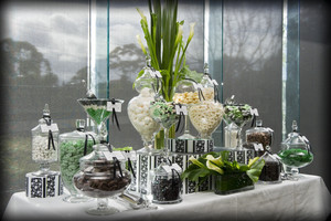 The Candy Buffet Company Pic 5 - Green and white lolly buffet