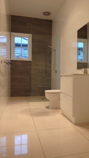 Shared Accommodation St Kilda Pic 5 - Short term rental Melbourne main bathroom