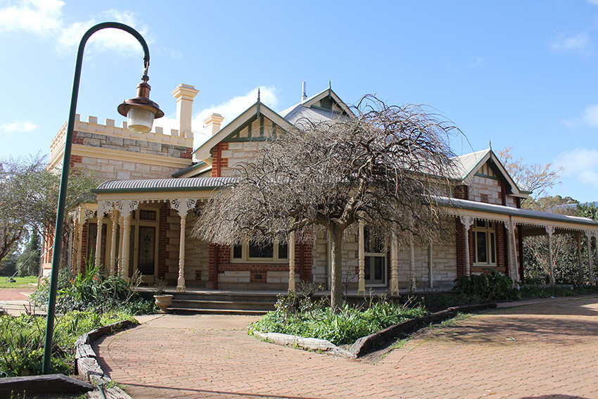 Cockburn House Pic 1 - A 100 year old Federation house close to the shopping centre