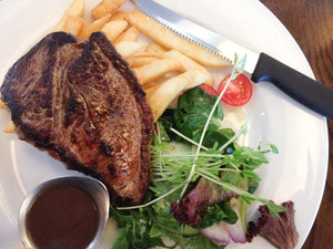 Diamonds Bar & Gaming Pic 3 - Steak gravy chips salad