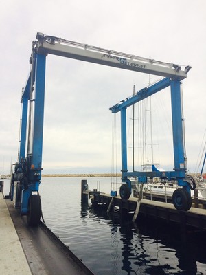 AML Equipment Pic 5 - 2003 Marine travel lift 35BFMII