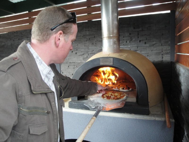 INDOOR OUTDOOR KITCHENS Pic 1 - 700 MM INTERNAL PIZZA OVEN