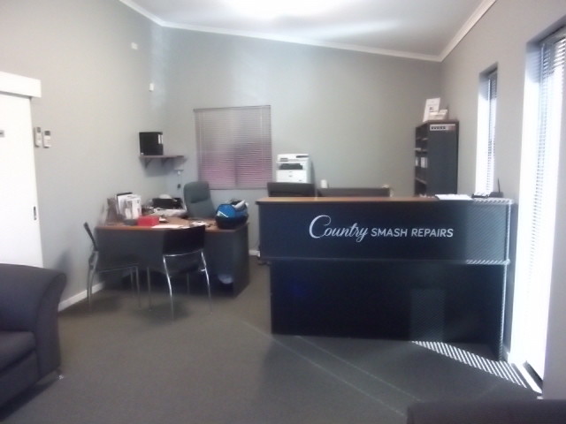 Country Smash Repairs Pic 2 - come in to our welcoming office