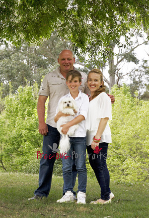 Precious Portraits Pic 4 - Family in natural light at the Penrith Weir