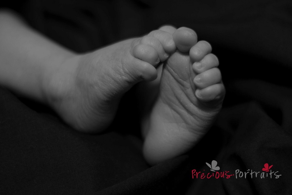 Precious Portraits Pic 1 - Newborn feet