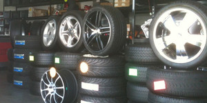 Commodore Wreckers (Gold Coast) Pty Ltd Pic 3 - Lots of new tyres and second hand commodore mags