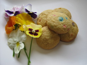 Lyn's Little Cake Delights Pic 3 - M M Biscuits