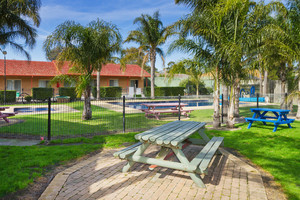 Carrum Downs Holiday Park Pic 2 - BBQ area