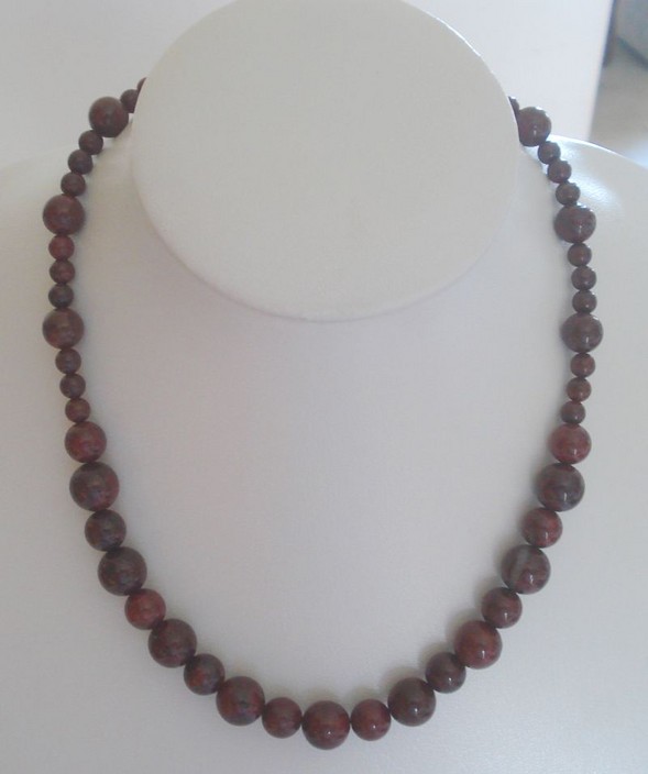 Baublez Pic 1 - autumn jasper necklace