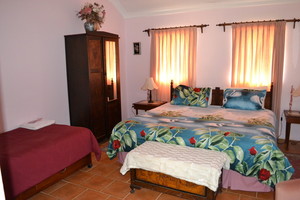 Swann Lodge B&B Pic 3 - King Size Bed wardrobe and single bed rev cycle air conditioner and electric blankets in winter