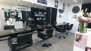 L A Hair Designs Toowoomba Pic 2