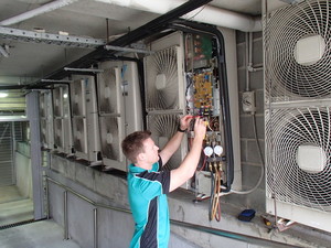 Frozone Air Pty Ltd Pic 3 - Servicing Daikin VRV system