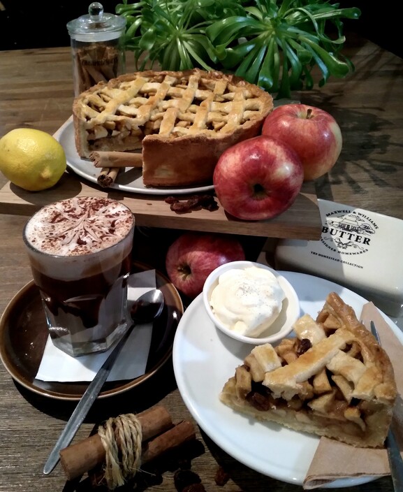 Yarra Valley Deli & Cafe Pic 1 - Pie and a hot drink