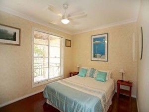 Bayviews B&B Port Stephens Pic 2 - Sunny queen size bedrooms