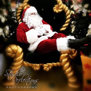 Studio Reflections Pic 3 - Wake up Santa No time for sleeping presents to make Elves to direct children to see lists to check etc etc studioreflectionsphotography santaphotos karingalhub