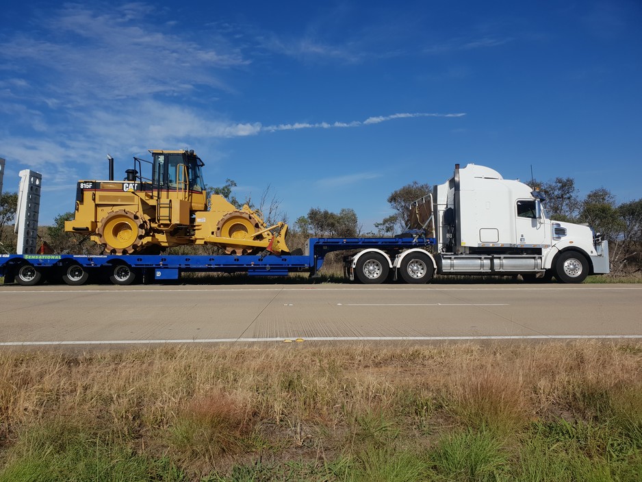 Sensational Transport Pic 1 - 23 Tonne Compactor