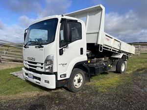 Walkers Earthworx (Vic) Pty Ltd Pic 4 - 4 metre tipper