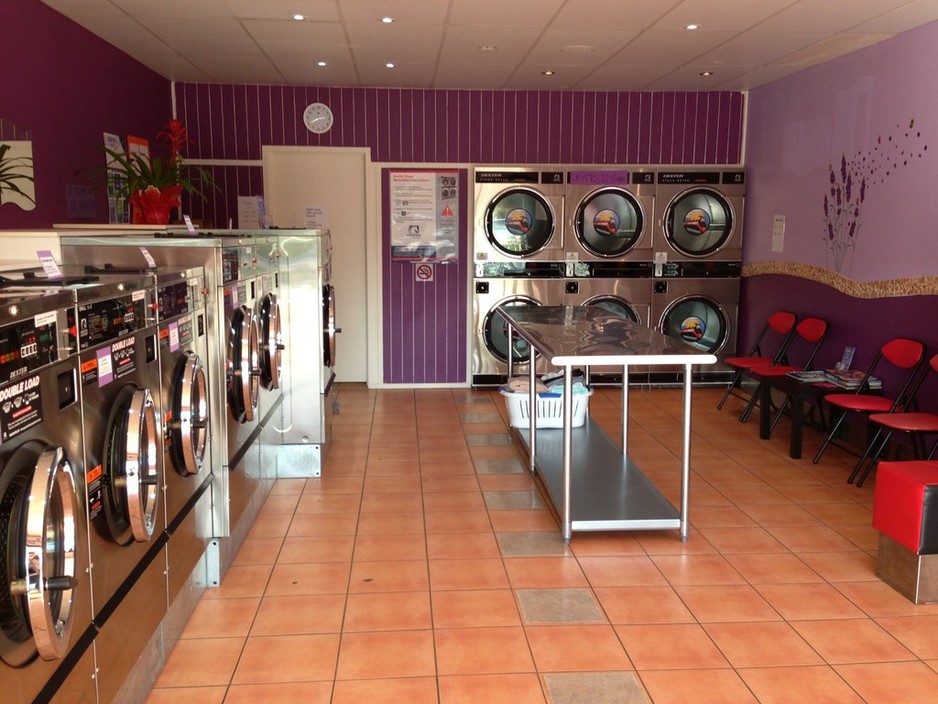 lavender coin laundromat in Labrador, QLD, Dry Cleaning & Laundry