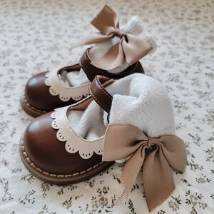 Addison Wonderland Pic 2 - Baby shoes in unique vintage inspired styles that you and your little ones will love