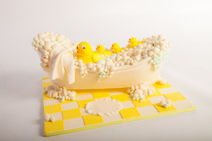 Create Cakes Pic 5 - Bath Tube naming day cake