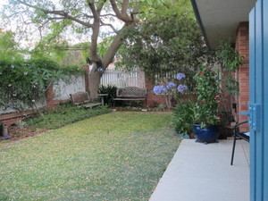 Casa Bella Short Stay Pic 5 - Front Fenced Garden