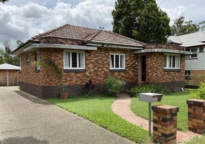 Mick's Roofing Pic 4 - Front of the house