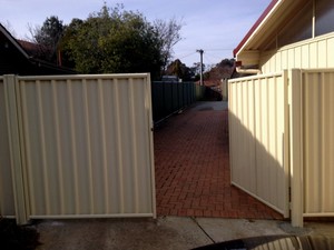 ALL STYLES FENCING Pic 4 - Twelvetrees Crescent Florey ACT November 2014