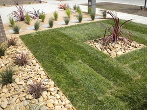 Affects Paving & Landscaping Pic 4 - feature front garden