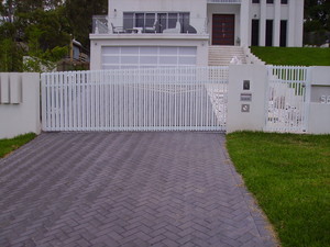 Aluminium Fencing and Louvre Applications Pic 4