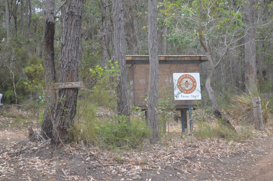 Elixir Honey Pic 1 - Visit our honey farm stall for delicious delectable Western Australian honey in season