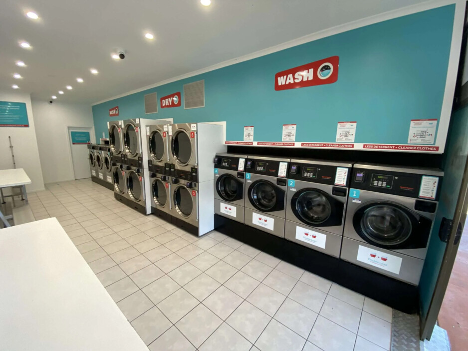 Speede Laundromat Pic 1 - Folding tables and washers Speede Laundromat Durack Inala Laundrette open 24 hours near me