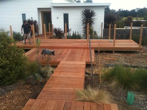 CUSTOM DECKS & TIMBER FEATURE WALLS Pic 5