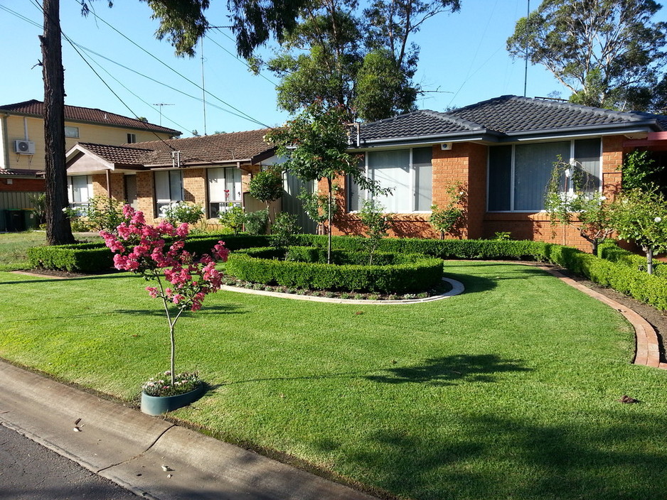 Razor sharp mowing & acreage services Pic 1 - Front Yard