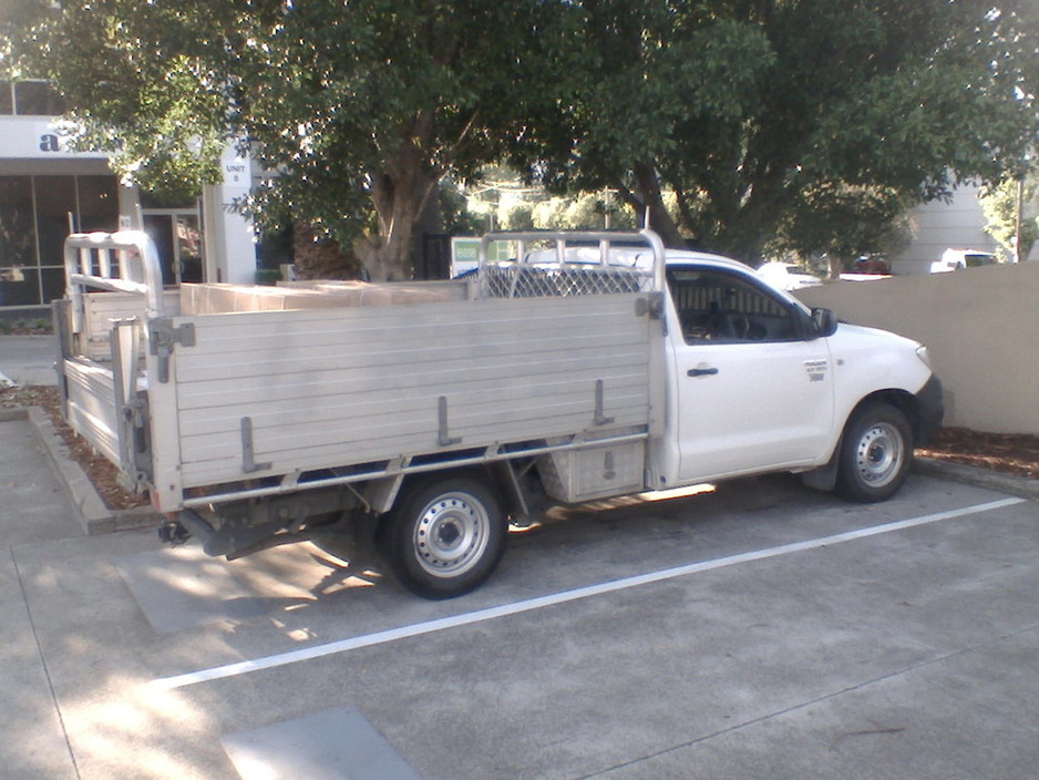 Small Moves Pic 1 - 2 tonne ute removals