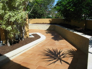 Northern Riverscapes Landscape Design & Constructions Pic 5 - Courtyard paving and walls