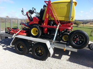 Joe's Mows Pic 4 - Gianni Ferrari catching mower safety plus dust free class leading mower used by Joes