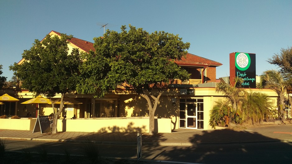 Port Noarlunga Hotel Pic 2 - Outside