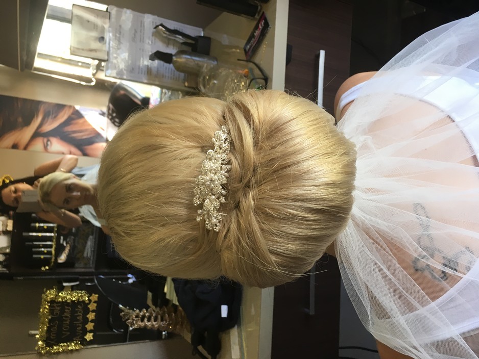 Bounce Hair By Barb Pic 1 - Classic Bride