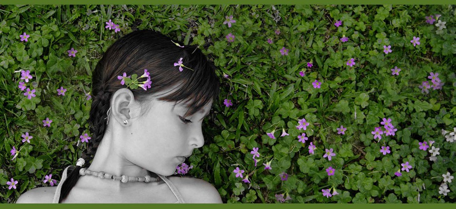 Natural Images by Susan Kelly Pic 1 - Child in the grass