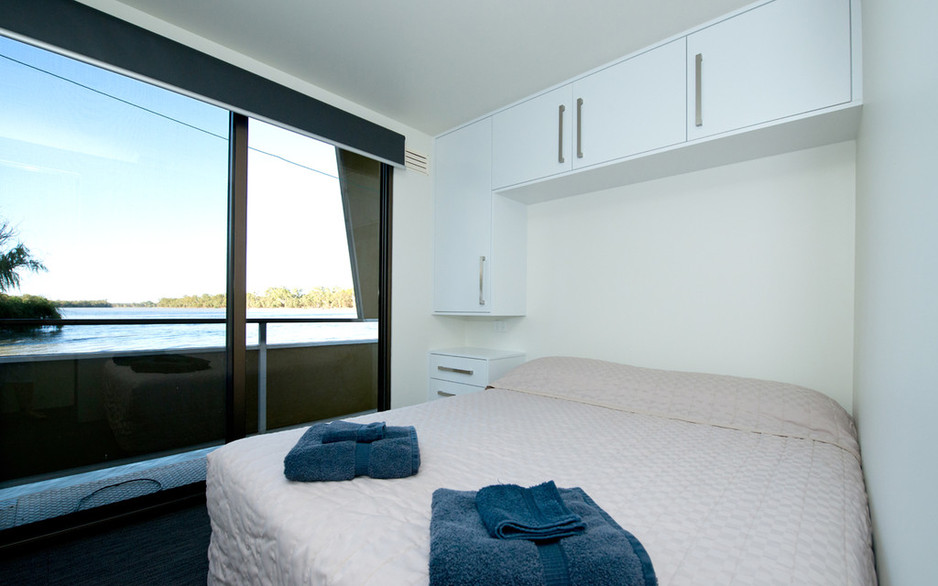 Riverland Houseboats Loxton Pic 1 - Kiwi Oz bedroom 1