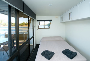 Riverland Houseboats Loxton Pic 4 - Kiwi Oz bedroom 4